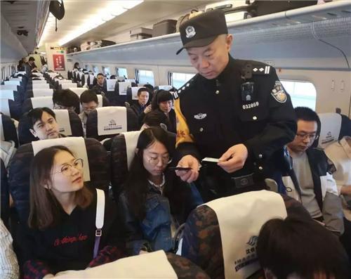 2015年浙江女大学生丢火车票把铁路局告上法院法院主持公道