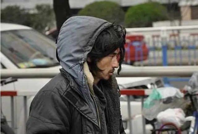 从"抗洪英雄"到"最帅流浪汉","犀利哥"程国荣的别样人生