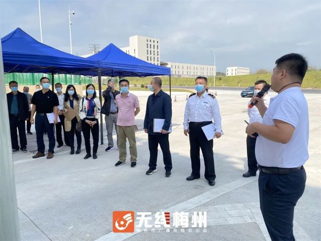 聯合預驗收組組長,汕頭海關副關長李惠強與梅州市委常委,副市長劉晉生