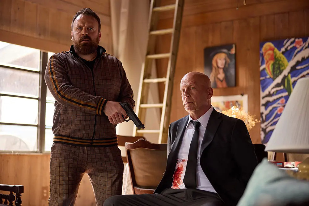 布鲁斯威利斯最新电影我劝你千万别看看了一半我就快吐了