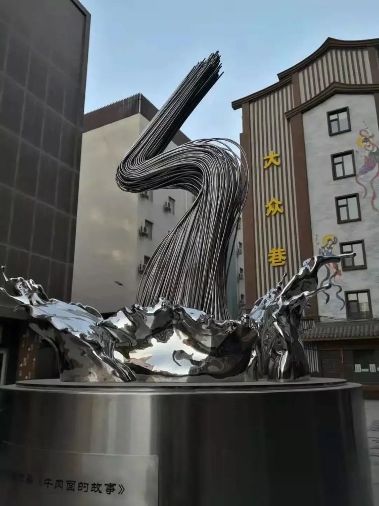 《牛肉面的故事》创意说明:雕塑展现兰州市名片——牛肉面独有的制作