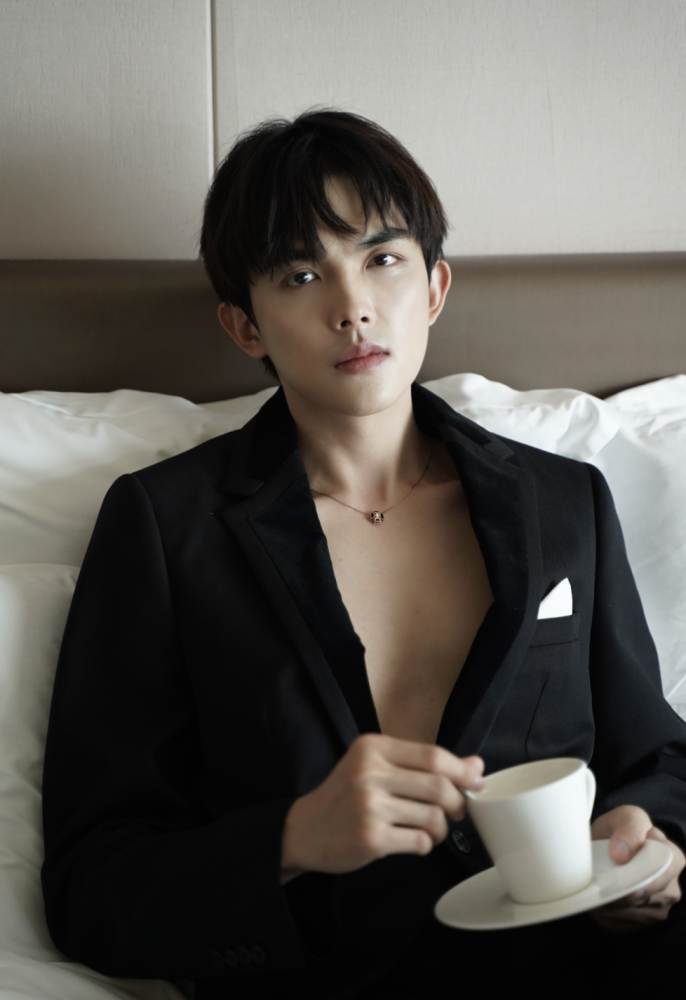 就在外界都广传李柄熹是为了走红才跟张雨绮在一起