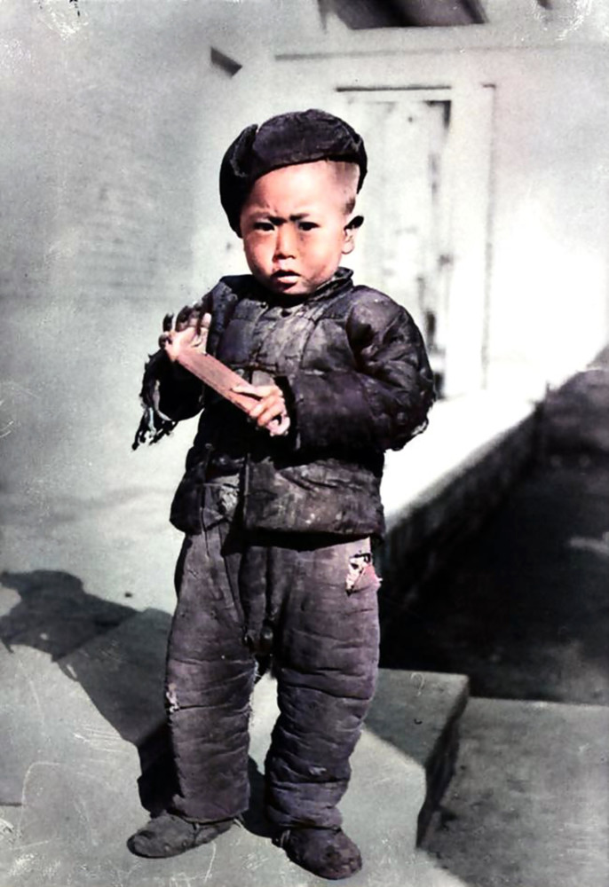 1931年在东北拍摄的照片还有人留着清朝的发型