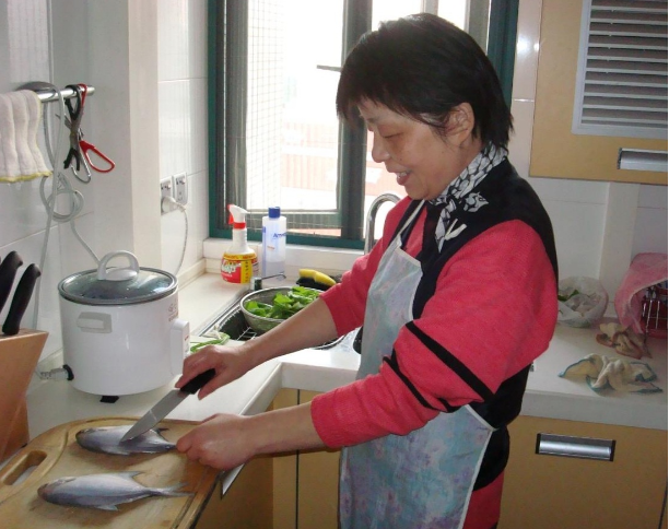 给八旬老人做住家保姆50岁保姆直言再加8千工资我也要辞职