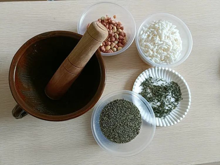 龙华街道长者服务中心丨客家情浓擂茶飘香客家擂茶制作活动