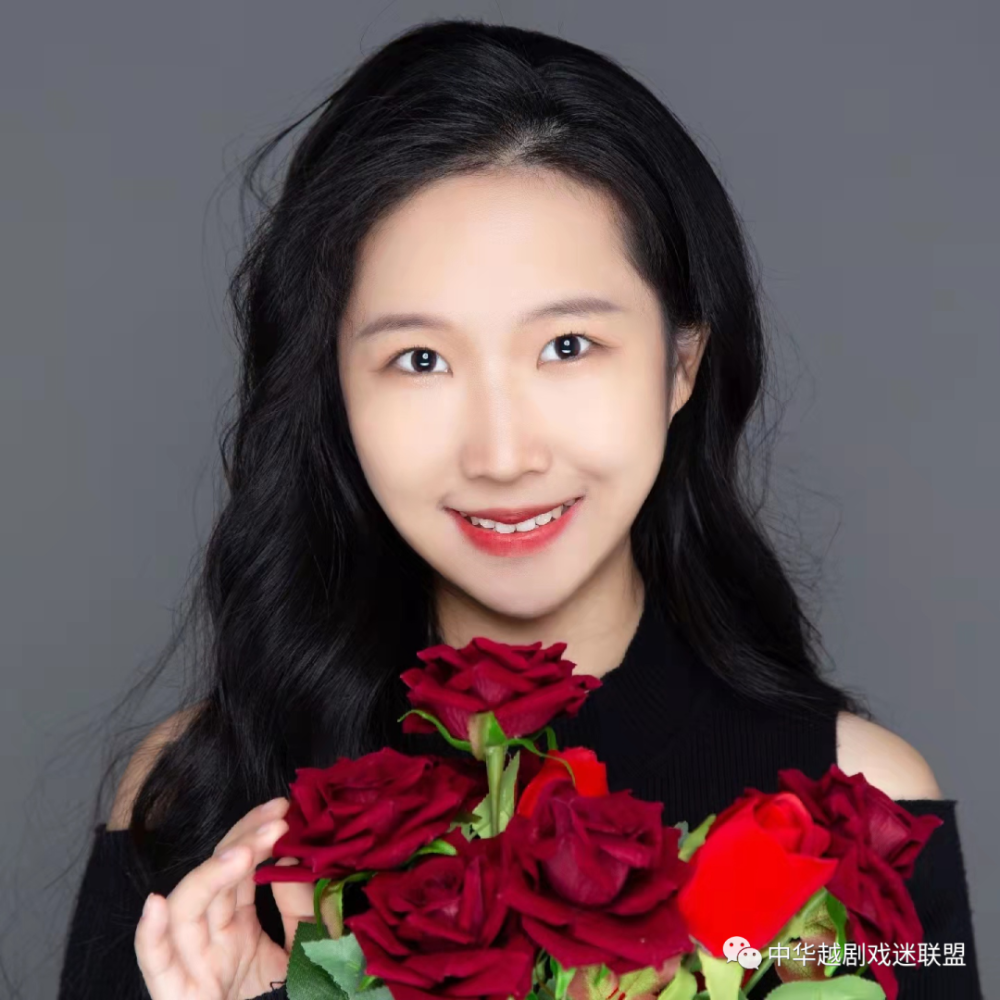 裘锦媛:李秀英是一个大家闺秀,她端庄贤淑,知书达理!