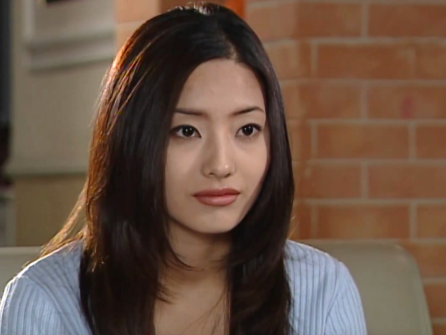 崔芯爱在这部剧中属于恶女的角色,其实她也只是拿回来了原本属于她的