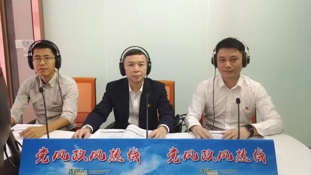 左:福州市人才发展集团有限公司党委委员,副总经理潘朝强;中:福州市