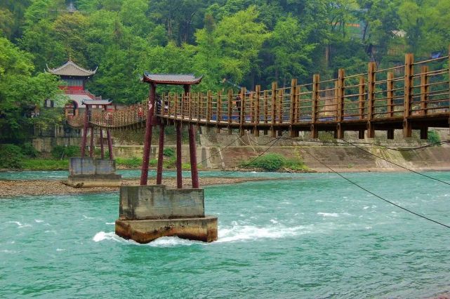 安瀾橋,俗名索橋,又名夫妻橋.