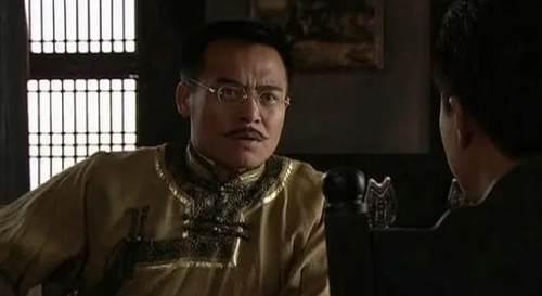 小时候是徐木匠保护着田青全家,长大后结识了诺颜王子,让田青有了物质