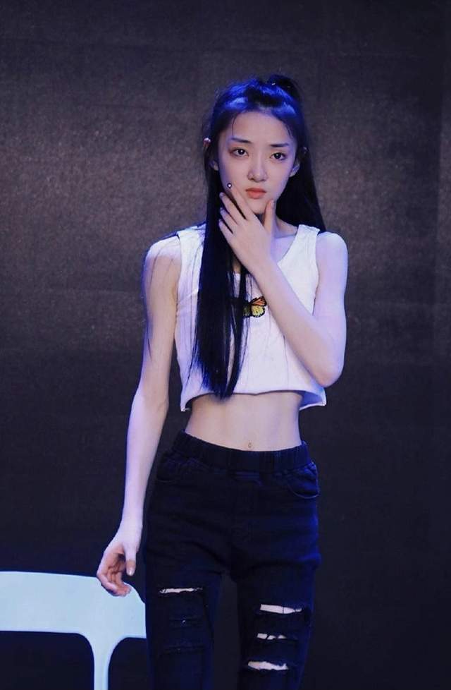 小戏骨陶奕希上高中啦运动会上秀独舞校方赞其十四五岁倾国倾城