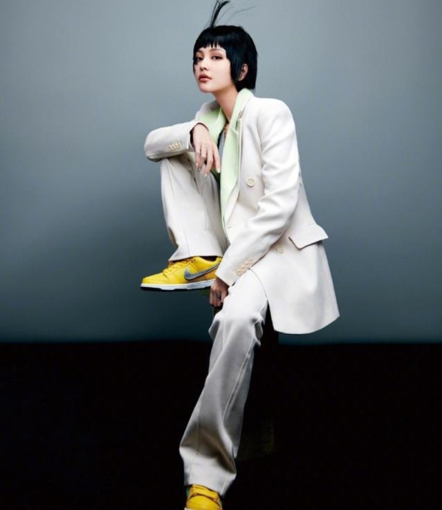 周扬青大胆尝试新发型吸睛无数