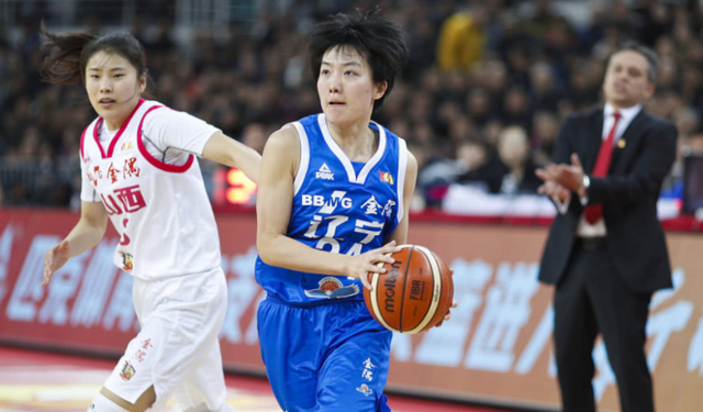 辽宁女篮正式重返wcba,功勋老臣任主帅,程凤退役任助教