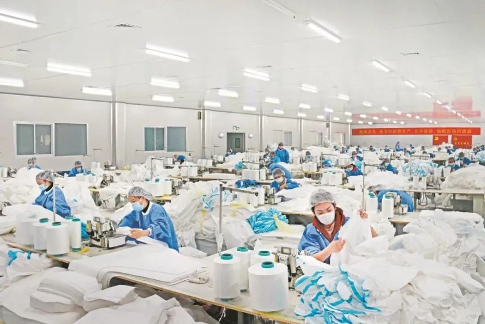 《湖北日报》头版头条：“一块布”上“三升级”——仙桃非织造布产业转型升级一年间  第7张