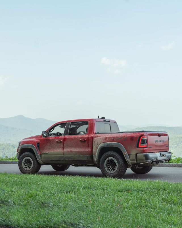 越野测试中的2021年ram皮卡