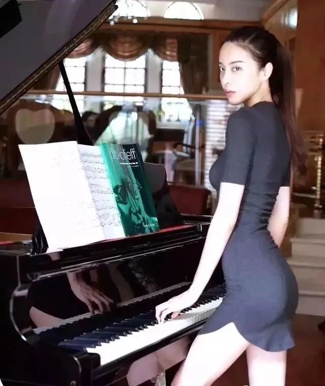 李云迪出事他的女徒弟备受关注靠师父出名凭身材走红