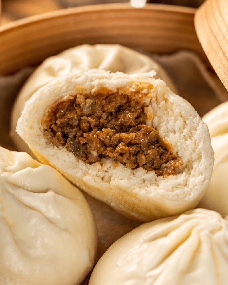 素三鲜,鲜虾,猪肉梅干菜,牛肉大葱,鲜虾菜心等热门品种,现为北京包子