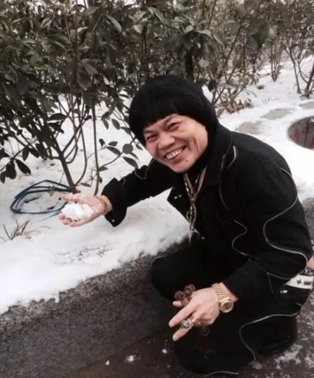 "八两金"叶竟生:遇贵人周星驰,被妻子卷走所有财产,因儿子改变命运