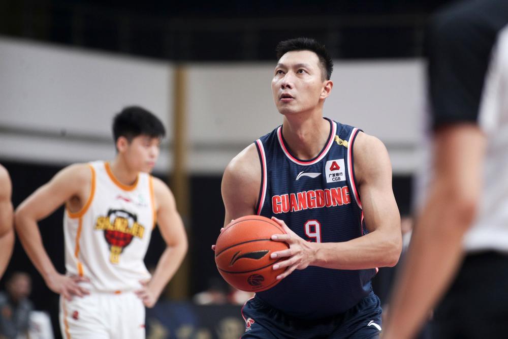 深圳队 【CBA】106比90逆转深圳队，广东队再赢“广东德比”
