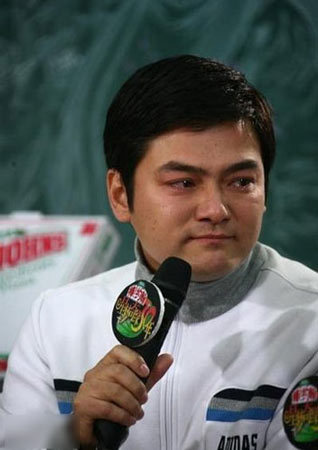 圈,成为了一名普通人,他也与妻子早早结婚生子,生活过得自由且幸福