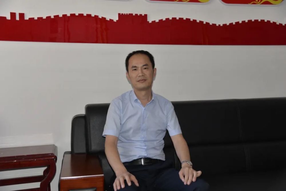 "7月27日下午,我们在慈利县政府办公室见到谷海洪,他从会场临时请假