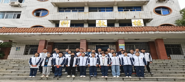 爱心人士情牵学子,资助善举温暖人心——"连67秀67助学"新邵一中