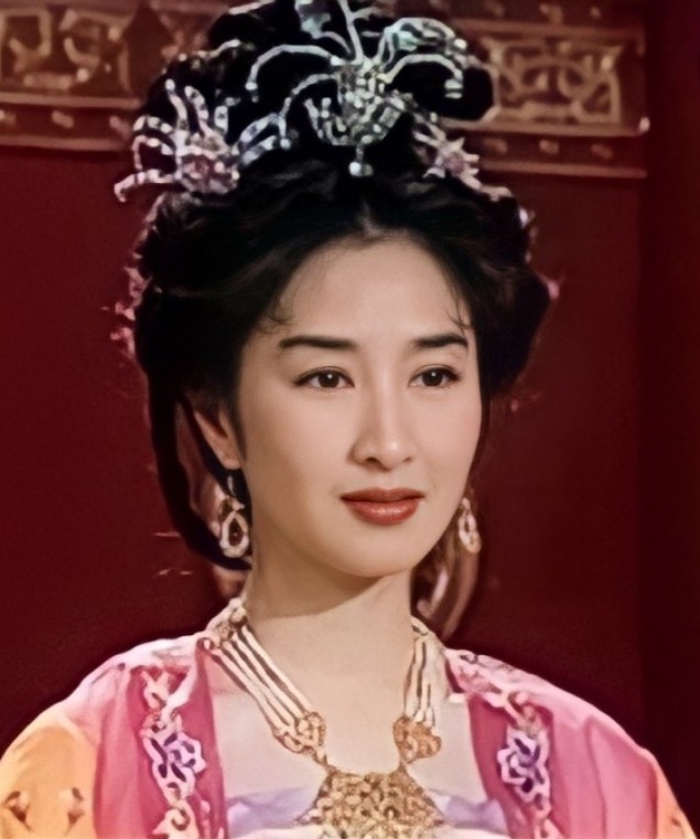 因为长得太"贤妻良母",关咏荷的美貌都被"耽误"了