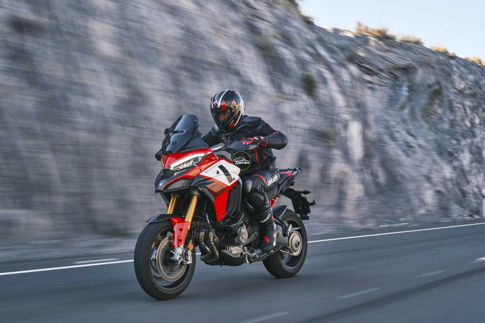 杜卡迪multistrada v4是目前最强的拉力之一,综合实力非常强劲,不过这