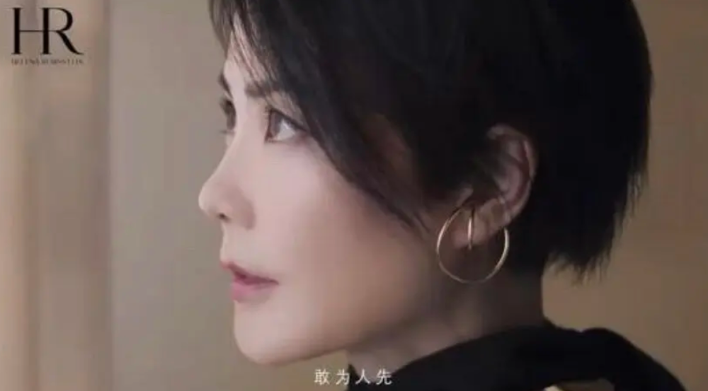 王菲气质更多来自颧骨和身材如今鼻子却挛缩了逃不过变蔡明