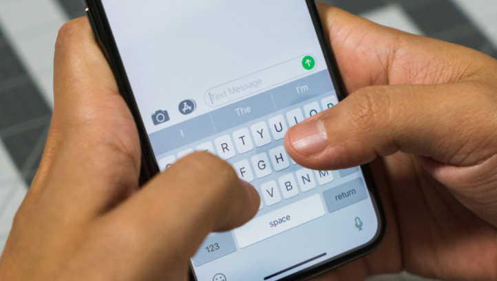 自从智能手机流入市场,就一直是这么设计的,为什么不给1安排一些汉语