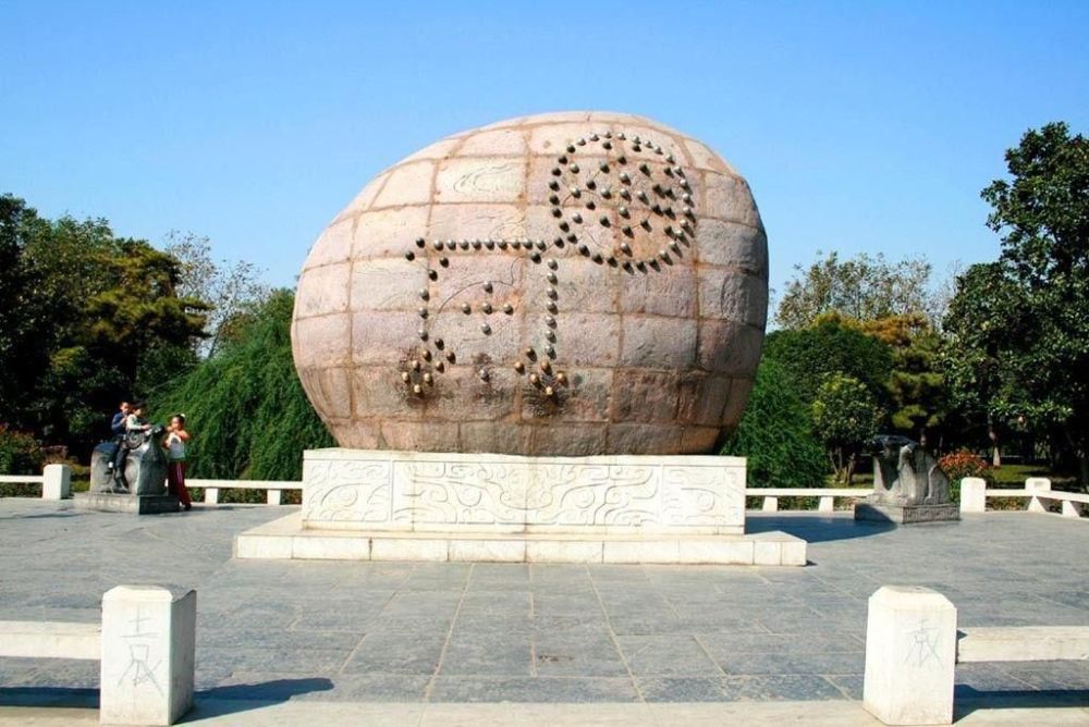 本图摘选自网络主要景点有:河图洛书碑,根在河洛碑,乐