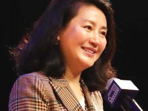 不过对于王小丫来说,更遗憾地是经历两段婚姻的她,却无儿无女,没有一