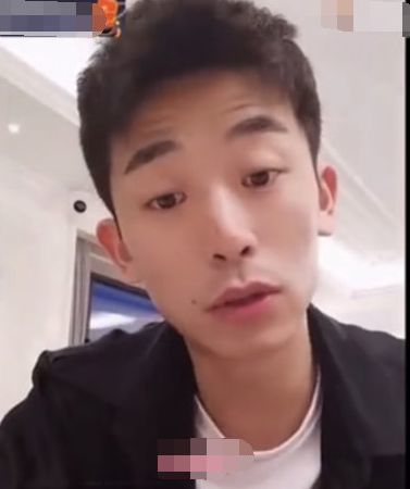 雪糕本来是有家庭的,但是现在被爆料我最好的朋友楠楠和老公离婚了