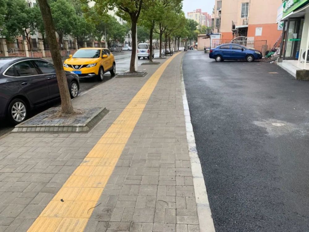 提示芦潮路5384㎡人行道更新修缮工程完工