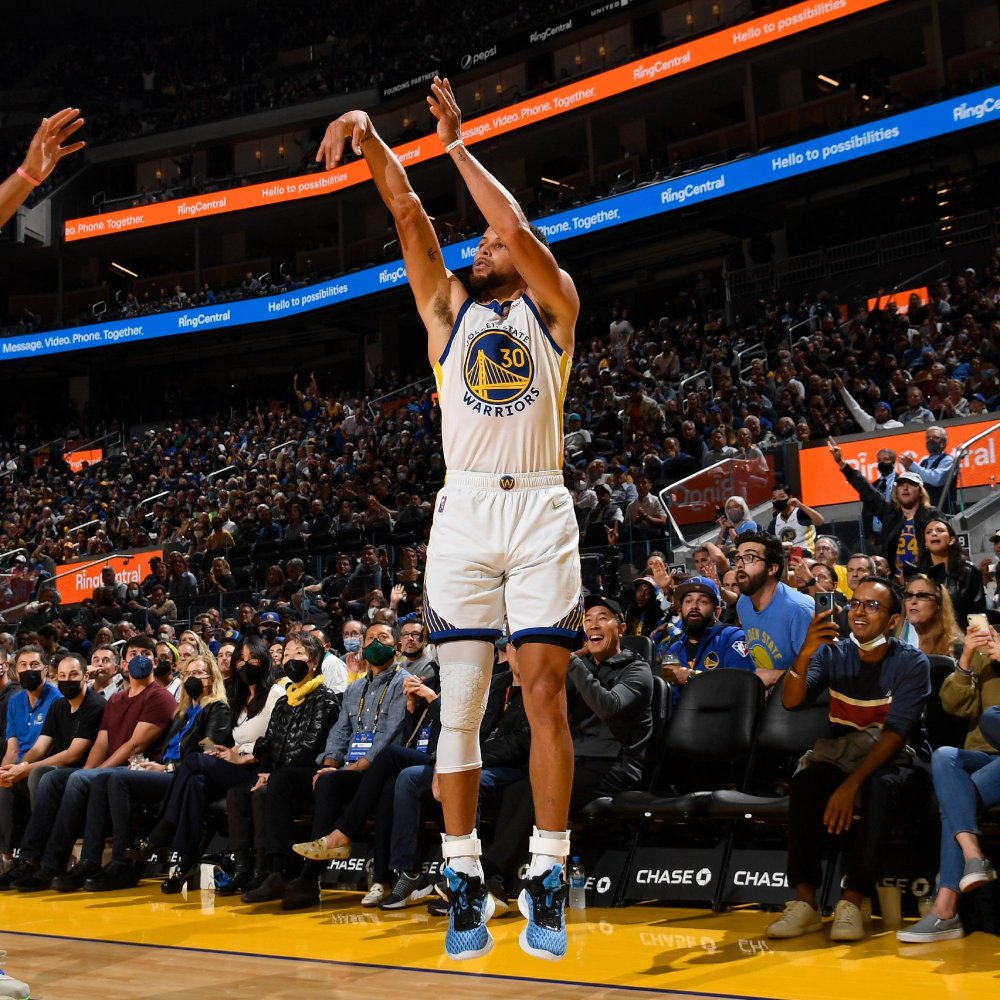 勇士赛季首胜|三分绝杀！勇士赛季首胜，库里狂轰36分，赢球靠妹夫
