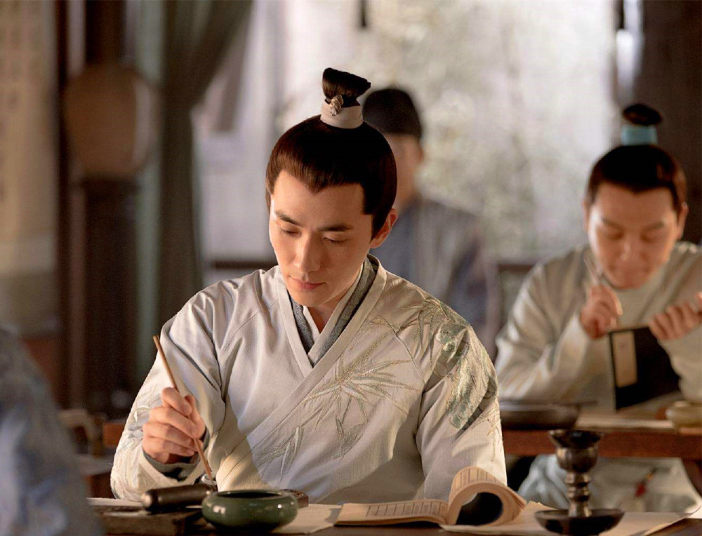 民间故事:书生夜宿山洞,烤山鸡引来一美女,成亲怀胎后被抓走