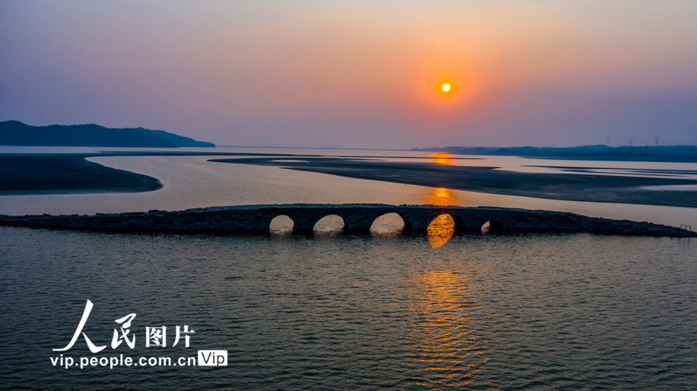 江西湖口:明代古桥重现鄱阳湖