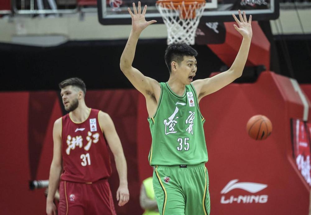 进步有目共睹但却难成夺冠拼图本赛季是朱荣振在辽宁最后一季