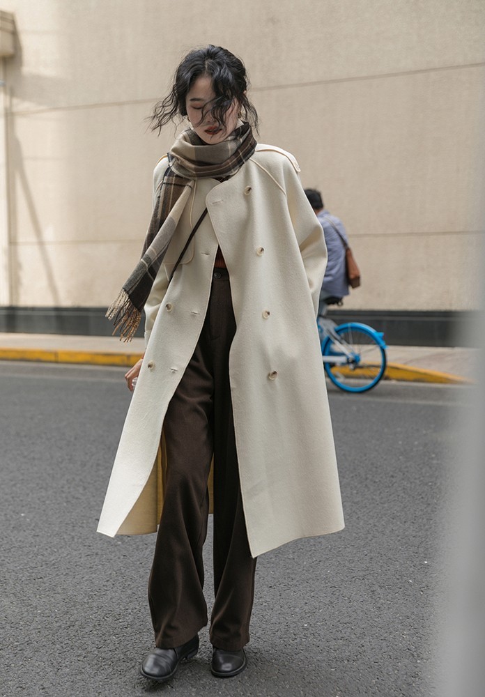look3:格子长款大衣外套 黑色拖地裤格子的长款大衣外套在秋冬季节是