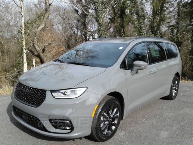 新款克莱斯勒大捷龙实车黑化套件加持外观颇为运动配v6动力