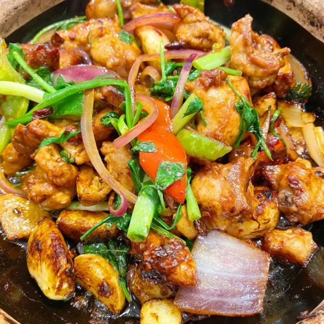 啫啫牛蛙煲——唇齿留香蚝仔烙——广东靓仔的最爱鲜虾蒜蓉粉丝——广