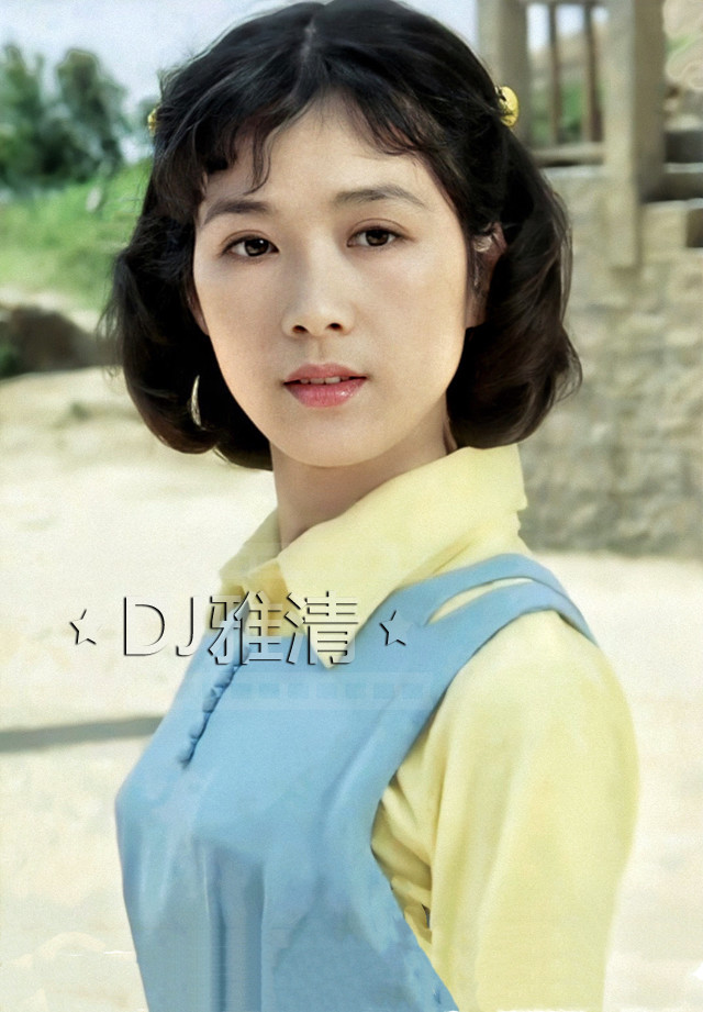 43张老照片记录美人龚雪的四季风采天然大美女浓妆淡抹总相宜