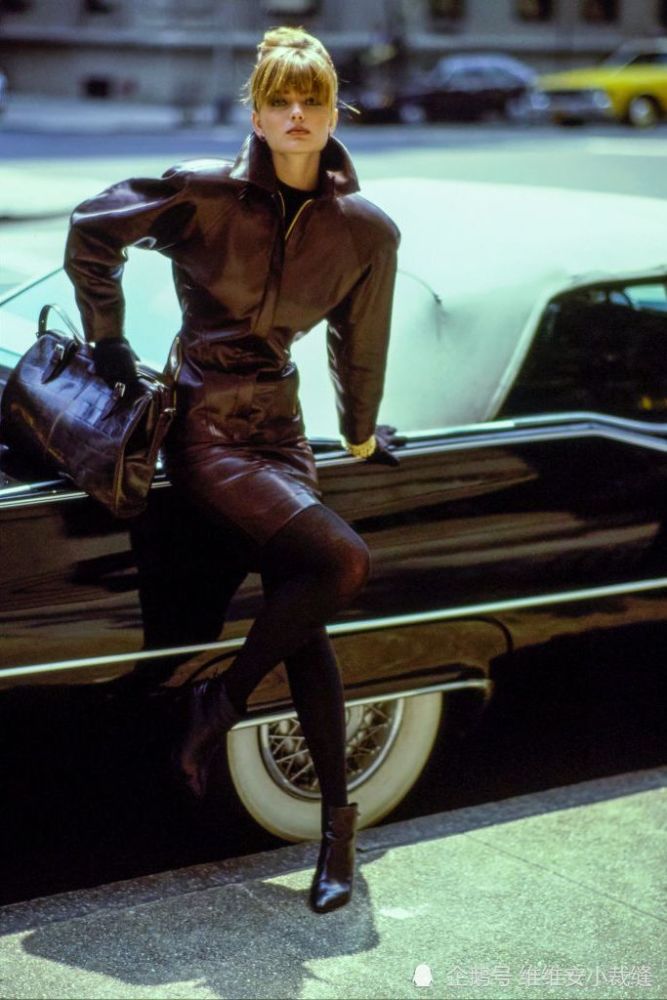 顶级名模宝琳娜有多时髦?90年代的港风穿搭,从性感到优雅,惊艳了整个