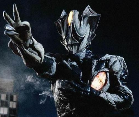 特利迦奥特曼基里艾洛德人皮套亮相恕我直言长得好丑