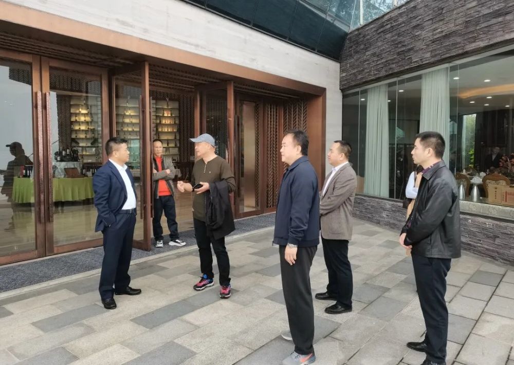 四川省侨商会会长薛水和出席泸州市侨商会换届大会_腾讯新闻