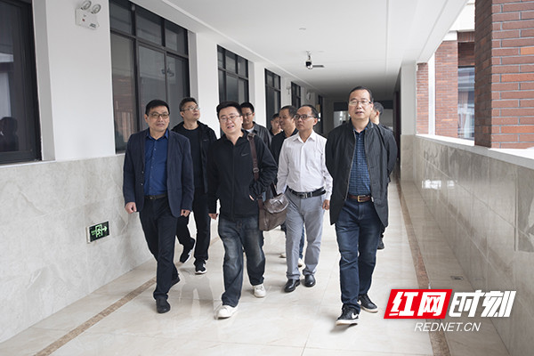 江西省丰城九中一行来株洲市南方中学交流考察