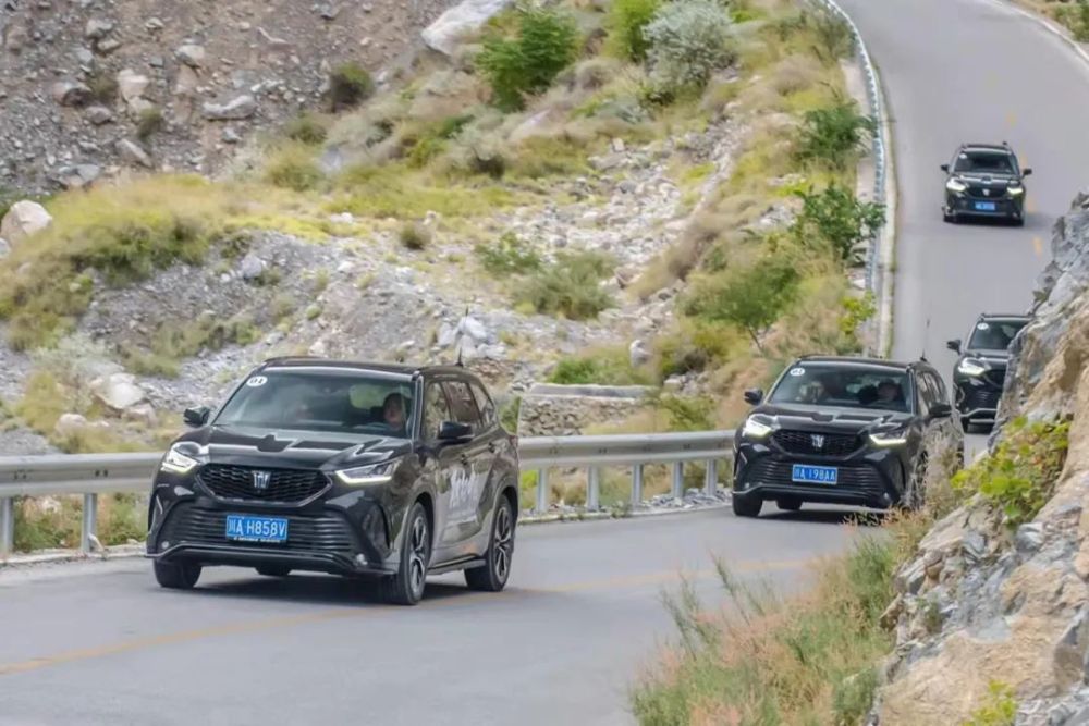 驭见最美的秋日童话一汽丰田陆行中国皇冠陆放奢适远行之旅