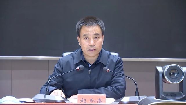 祁雪峰主持召开全县疫情防控工作会议
