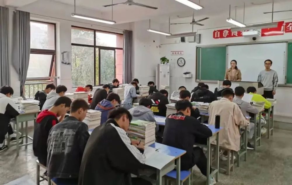 下一步,临泉县将加强《控烟条例》的普法宣传教育,加快创建无烟学校