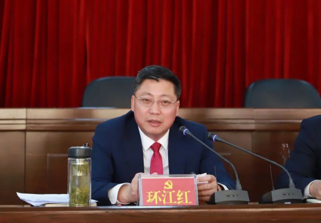 环江红参加会东县第十四次党代会第三 第四代表团审议